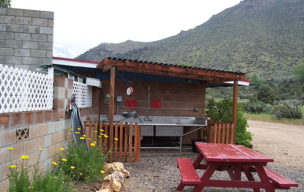 Toiyabe Motel Walker エクステリア 写真